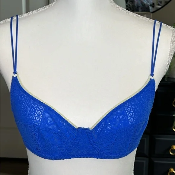 Intimately FREE PEOPLE Lace Balconette Bra Size 32C - Picture 13 of 14
